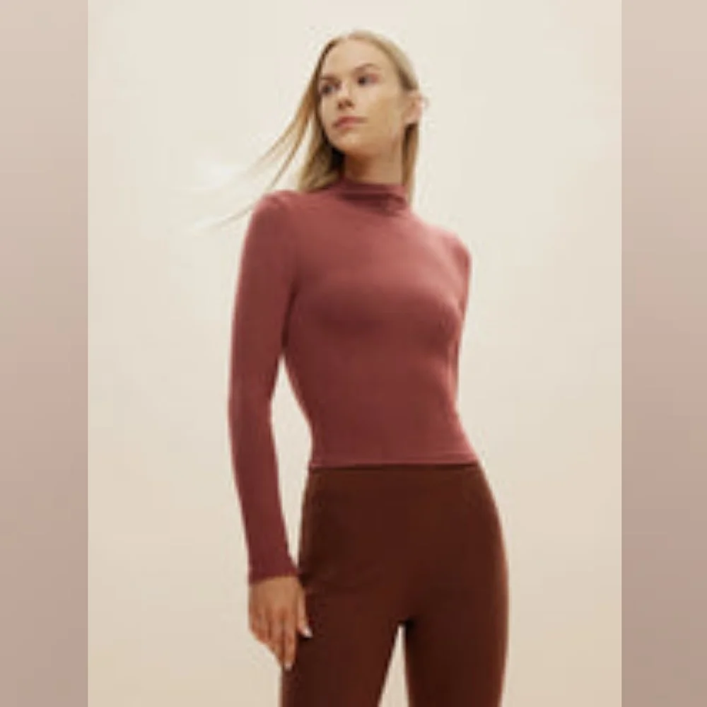 OGL Mid Thermal Thermal Brushed Mock Neck Crop Top - Picture 8 of 13